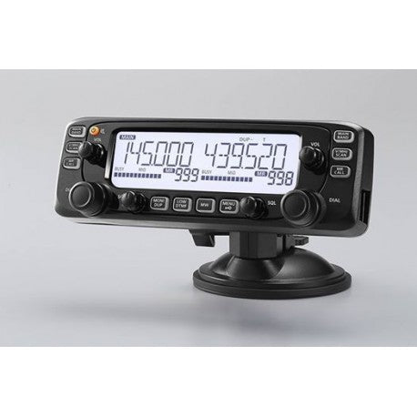 El Icom IC-2730E ofrece una verdadera operación de banda dual, permitiendo el uso simultáneo de VHF y UHF con dos receptores independientes, incluso en la misma banda (V / U, V / V, U / U). Los controles relevantes están duplicados para cada banda, lo que permite una operación muy fácil y sin complicaciones, incluso en el coche. La facilidad de uso también es incrementada por la gran pantalla LCD blanca de alto contraste.